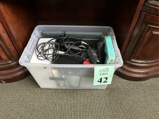 LOT CONSISTING OF VARIOUS COMPUTER PERIPHERALS