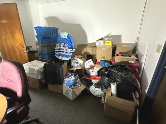 LOT CONSISTING OF MISCELLANEOUS APPAREL OF VARIOUS SIZES