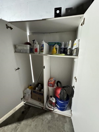 2-DOOR STORAGE CABINET WITH MISCELLANEOUS CLEANING SUPPLIES
