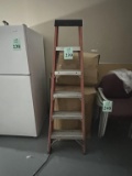 6' FIBERGLASS A-FRAME LADDER
