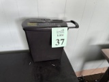 AMAZON BASICS PAPER SHREDDER
