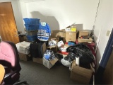 LOT CONSISTING OF MISCELLANEOUS APPAREL OF VARIOUS SIZES