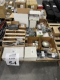 LOT CONSISTING OF ASSORTED ELECTRONIC ACCESSORIES