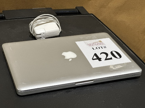 APPLE MACBOOK (TESTED, POWERS ON)