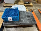 LOT CONSISTING OF ASSORTED ITEMS