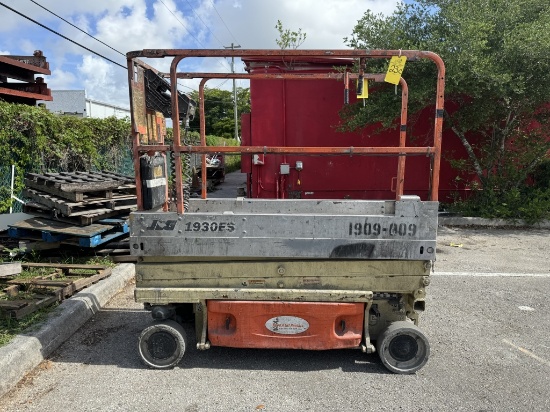 2009 JLG ELECTRIC SCISSOR LIFT MODEL: 1930ES