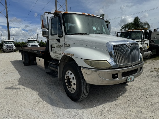 2002 INTERNATIONAL 4400 FLATBED TOW TRUCK