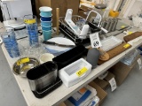 LOT CONSISTING OF KITCHEN ITEMS