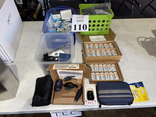 LOT CONSISTING OF ASSORTED ITEMS