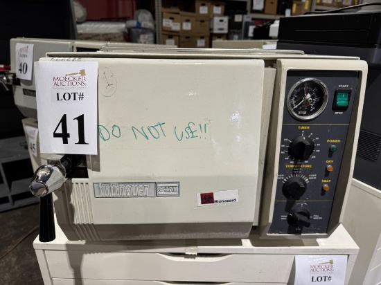 TUTTNAUER TABLE AUTOCLAVE MODEL 2540M