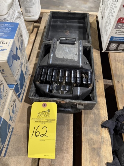 VINTAGE STENO TYPER WITH CASE