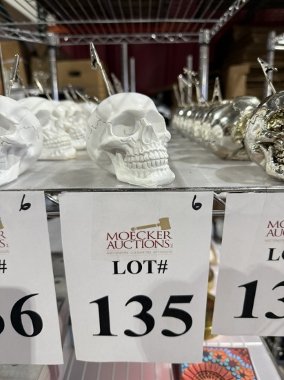 SKULLS WITH CLIPS (WHITE)