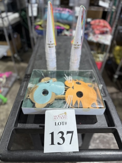 LOT CONSISTING OF ASSORTED PARTY SUPPLIES
