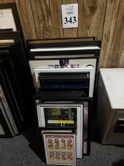 LOT CONSISTING OF ASSORTED SIZE PICTURE FRAMES