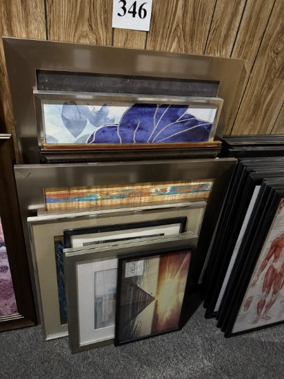 LOT CONSISTING OF ASSORTED SIZE WALL ART