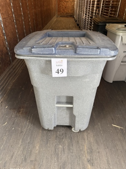 TOTER 96 GALLON ROLLING TRASH CAN GRAYSTONE