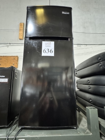MAGIC CHEF COMPACT REFRIGERATOR