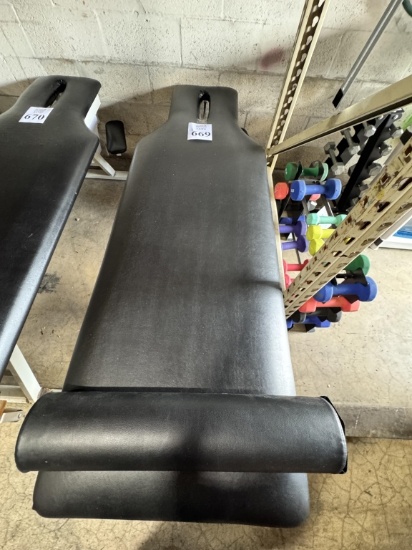 6' MASSAGE TABLE