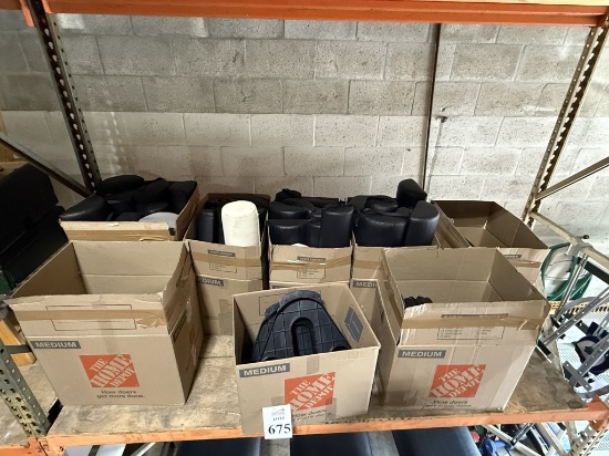 LOT CONSISTING OF ASSORTED MASSAGE TABLE PILLOWS