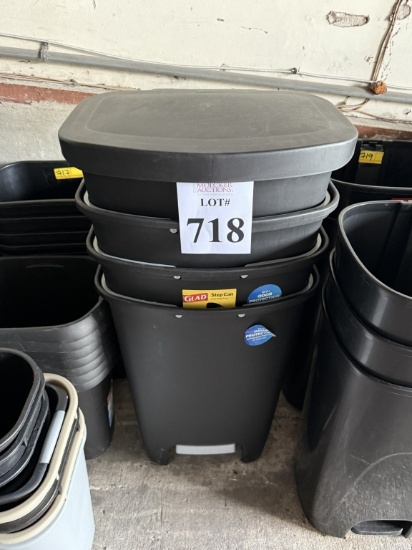LOT CONSISTING OF (4) GLAD STEP TRASH BASKETS