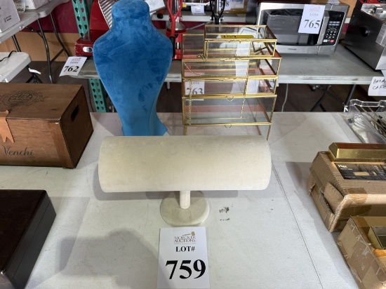 LOT CONSISTING OF ASSORTED JEWELRY HOLDER/DISPLAYS