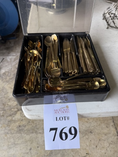 LOT CONSISTING OF STAINLESS STEEL FLATWARE