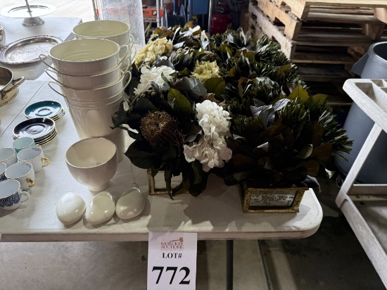 LOT CONSISTING OF ASSORTED HOME DÉCOR