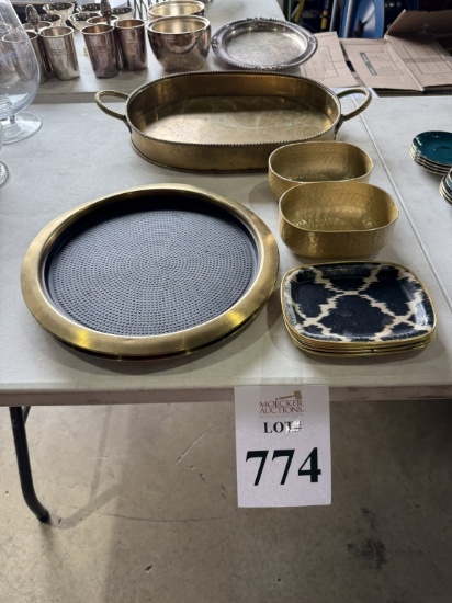 LOT CONSISTING OF ASSORTED SERVING WARE