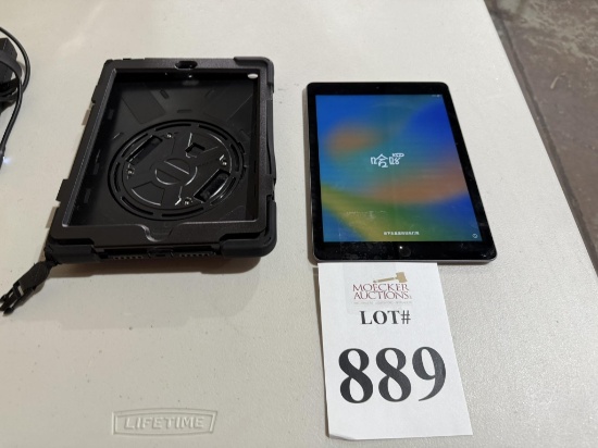 APPLE iPAD A1893 WITH COVER