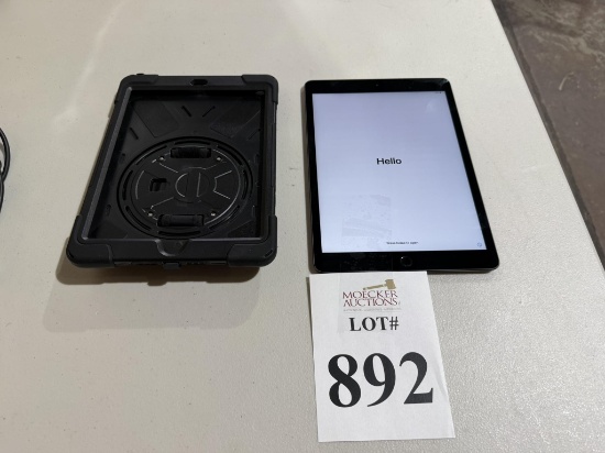 APPLE iPAD A2197 WITH COVER