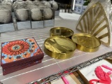 LOT CONSISTING OF HOME DÉCOR