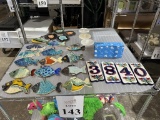 LOT CONSISTING OF ASSORTED WALL DÉCOR
