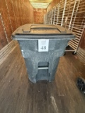 TOTER 96 GALLON ROLLING TRASH CAN GRAYSTONE