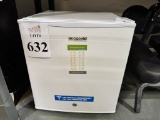ACCUCOLD MINI FRIDGE