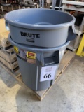 RUBBERMAID BRUTE 20 GALLON GARBAGE CANS
