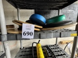 LOT CONSISTING OF ASSORTED BALANCE BOARDS