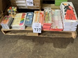 LOT CONSISTING OF ASSORTED PARTY SUPPLIES