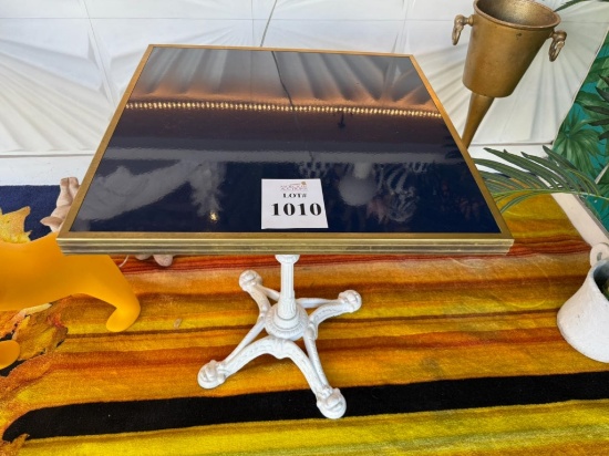 CUSTOMIZABLE ENAMELED SQUARE BISTRO TABLE