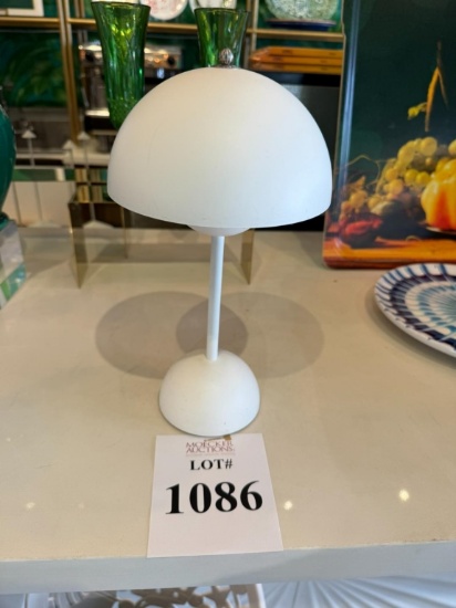 FLOWERPOT PORTABLE TABLE LAMP VP9 (WHITE)