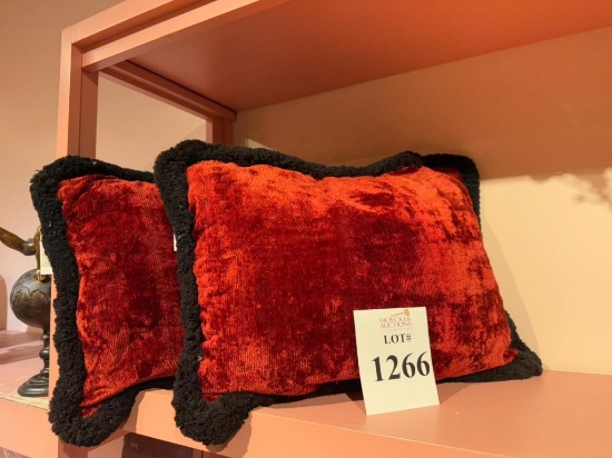 LES OTTOMAN VELVET CUSHION