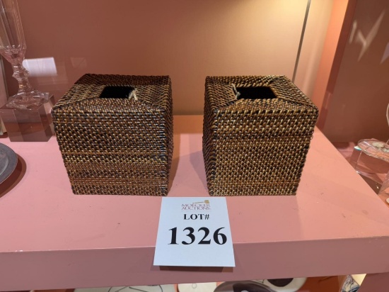 CALAISO RATTAN TISSUE HOLDER