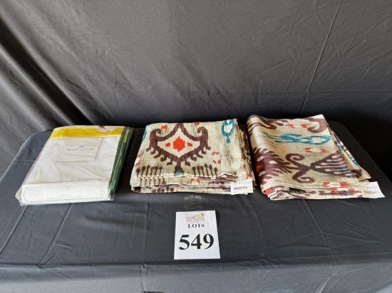 LOT CONSISTING OF ASSORTED TABLECLOTHS