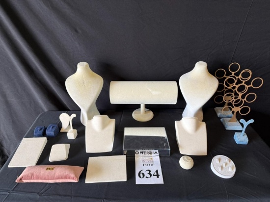 LOT CONSISTING OF ASSORTED JEWELRY HOLDERS