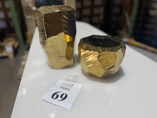 LOT CONSISTING OF HOME DÉCOR VASES