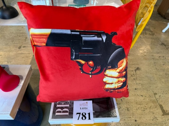 SELETTI TOILETPAPER CUSHION (REVOLVER)
