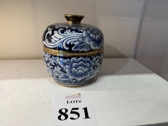 BOX PORCELAIN WHITE/BLUE WITH GOLD DETAILS