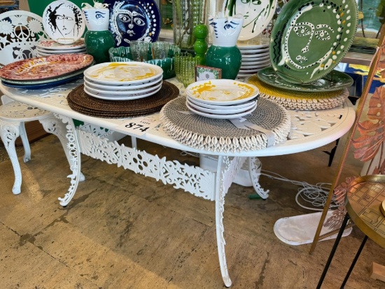 WHITE ALUMINUM OVAL TABLE "INDUSTRY COLLECTION"