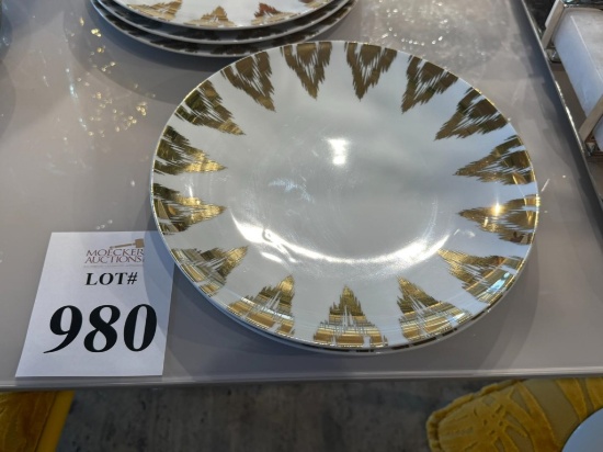 LES OTTOMAN GOLD AND WHITE PLATES