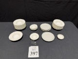 LOT CONSISTING OF (20+/-) FRONT OF THE HOUSE BOWLS