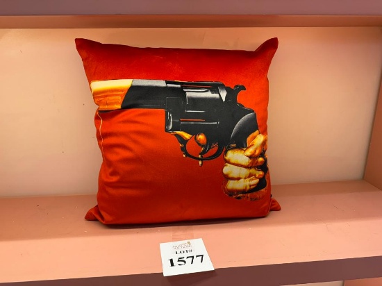 SELETTI TOILETPAPER CUSHION (REVOLVER)